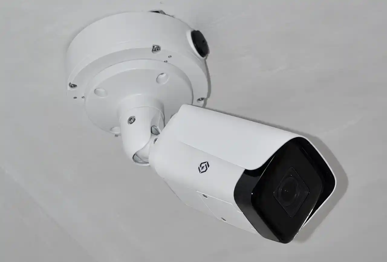 Obras de Grupo SESLUM: videovigilancia, control de acceso, detección y extinción de incendios, voz y datos, e instalaciones eléctricas e infraestructura